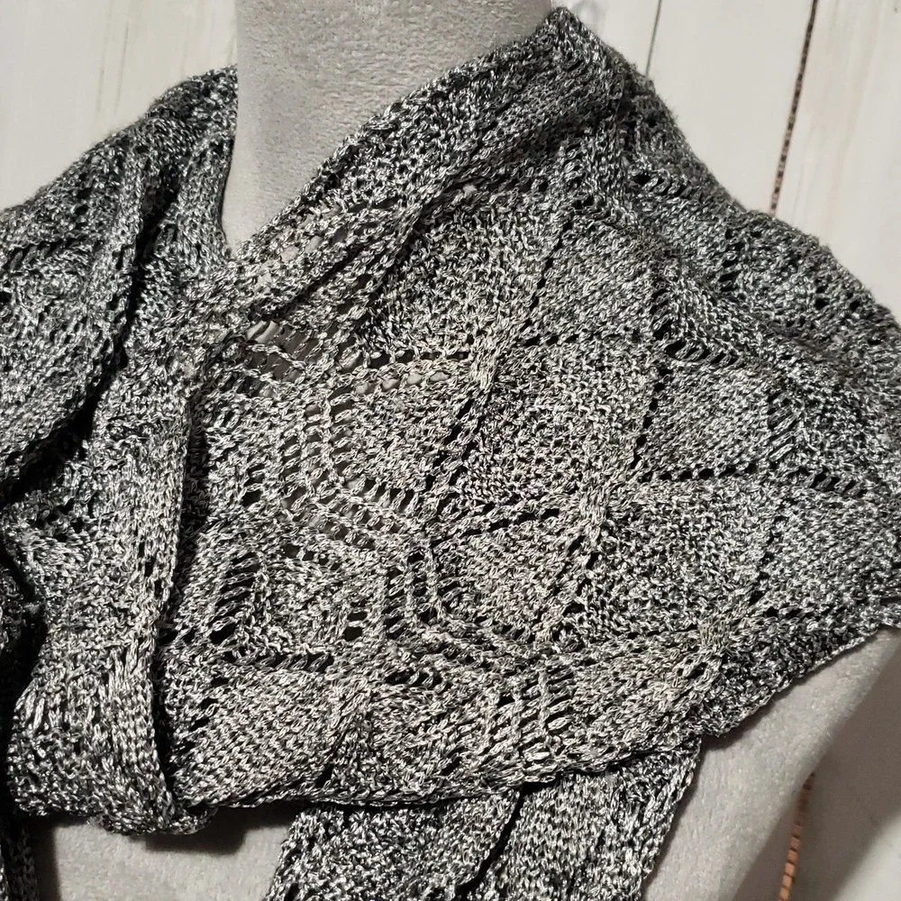 Coldwater Creek Infinity Scarf Gray Metallic Knit Glam Y2K Cottage Whimsigoth‎